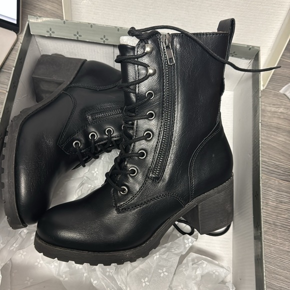 Sun + Stone Sloanie Lace-Up Lug Sole Hiker Booties - Picture 6 of 6